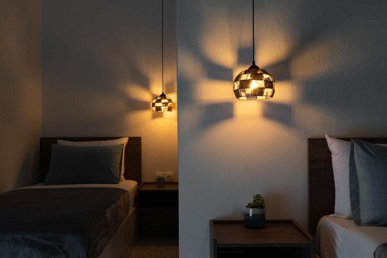 Hotel Astro โปไลคาสตรอน ภายนอก รูปภาพ